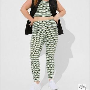 Torrid Performance Core Full Length Active Legging With Side Pockets Plus 4 NWT